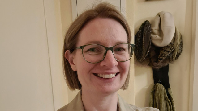 Dearbhla Nolan Portrait einer Frau mit halblangen blonden Haaren